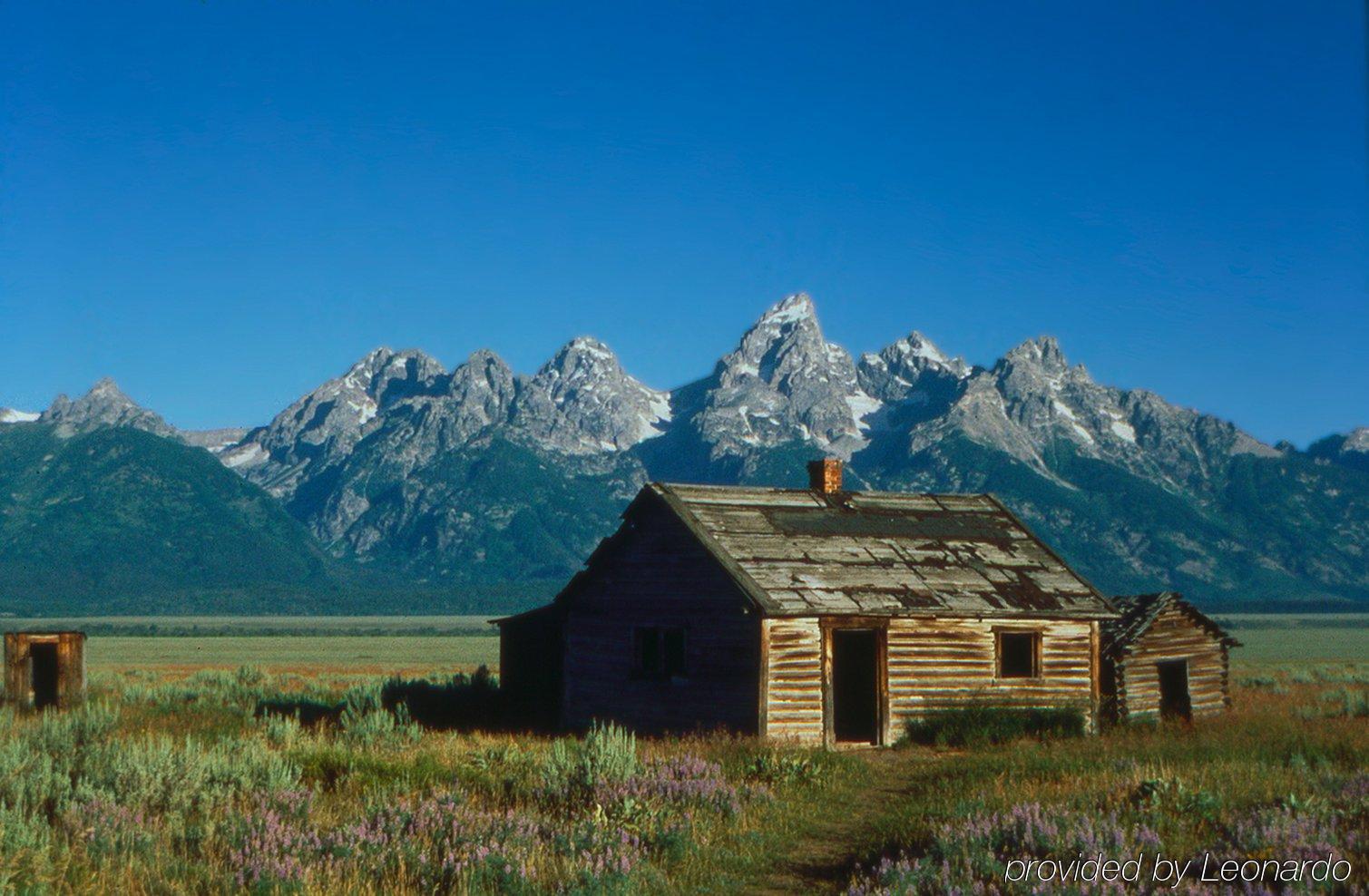 Resort Wyoming Of Hole 5*