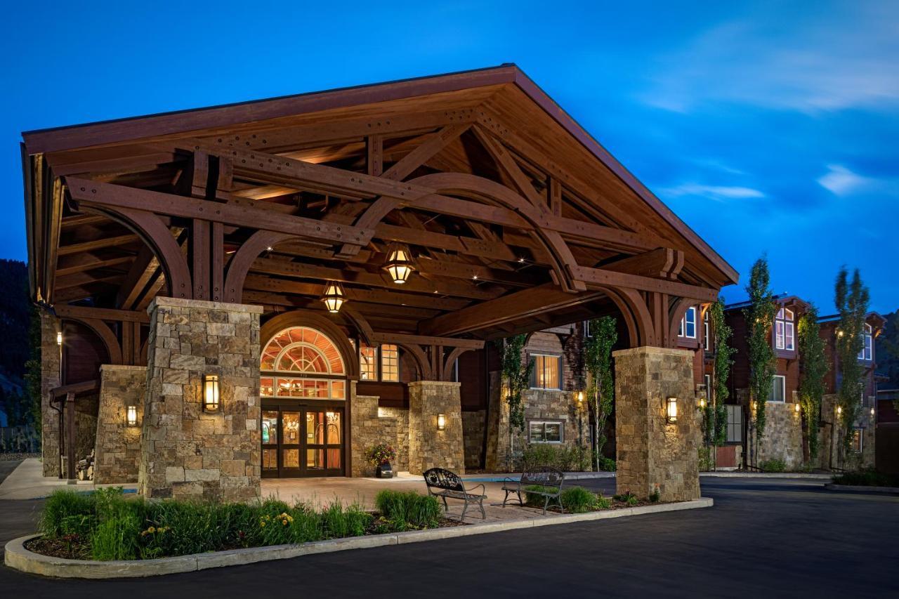 Resort Wyoming Of Hole 5*